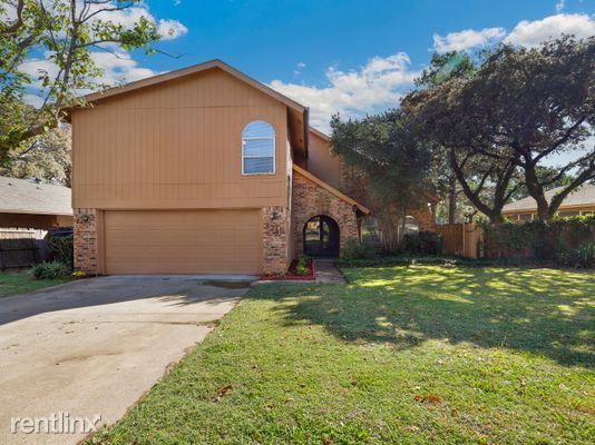 3216 Hickory Ct